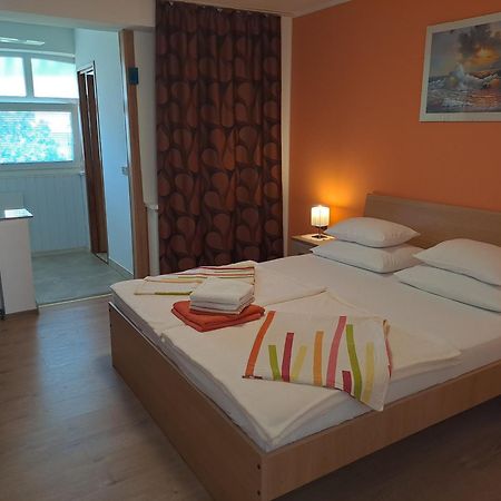 Studio Apartments Maslinik Krk Town Exteriör bild