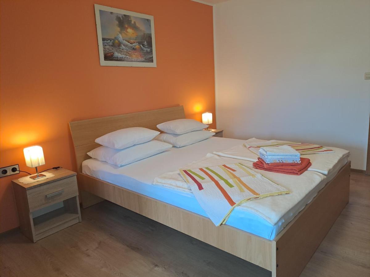 Studio Apartments Maslinik Krk Town Exteriör bild