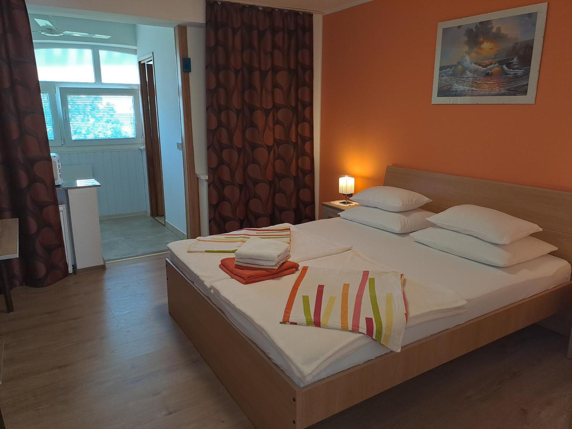 Studio Apartments Maslinik Krk Town Exteriör bild