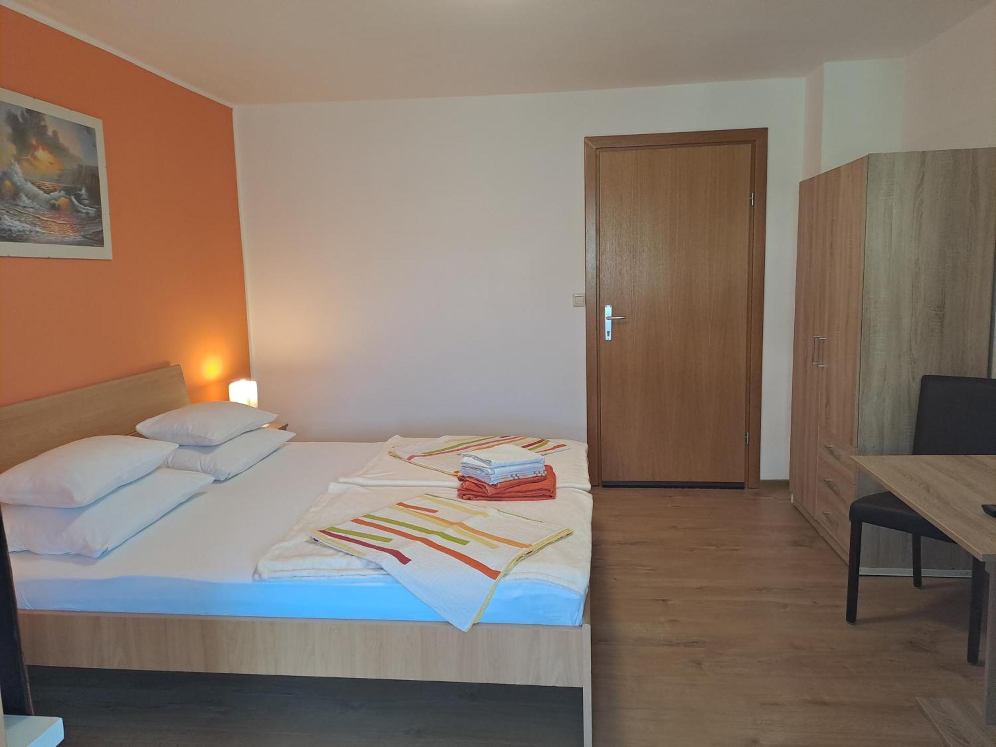 Studio Apartments Maslinik Krk Town Rum bild