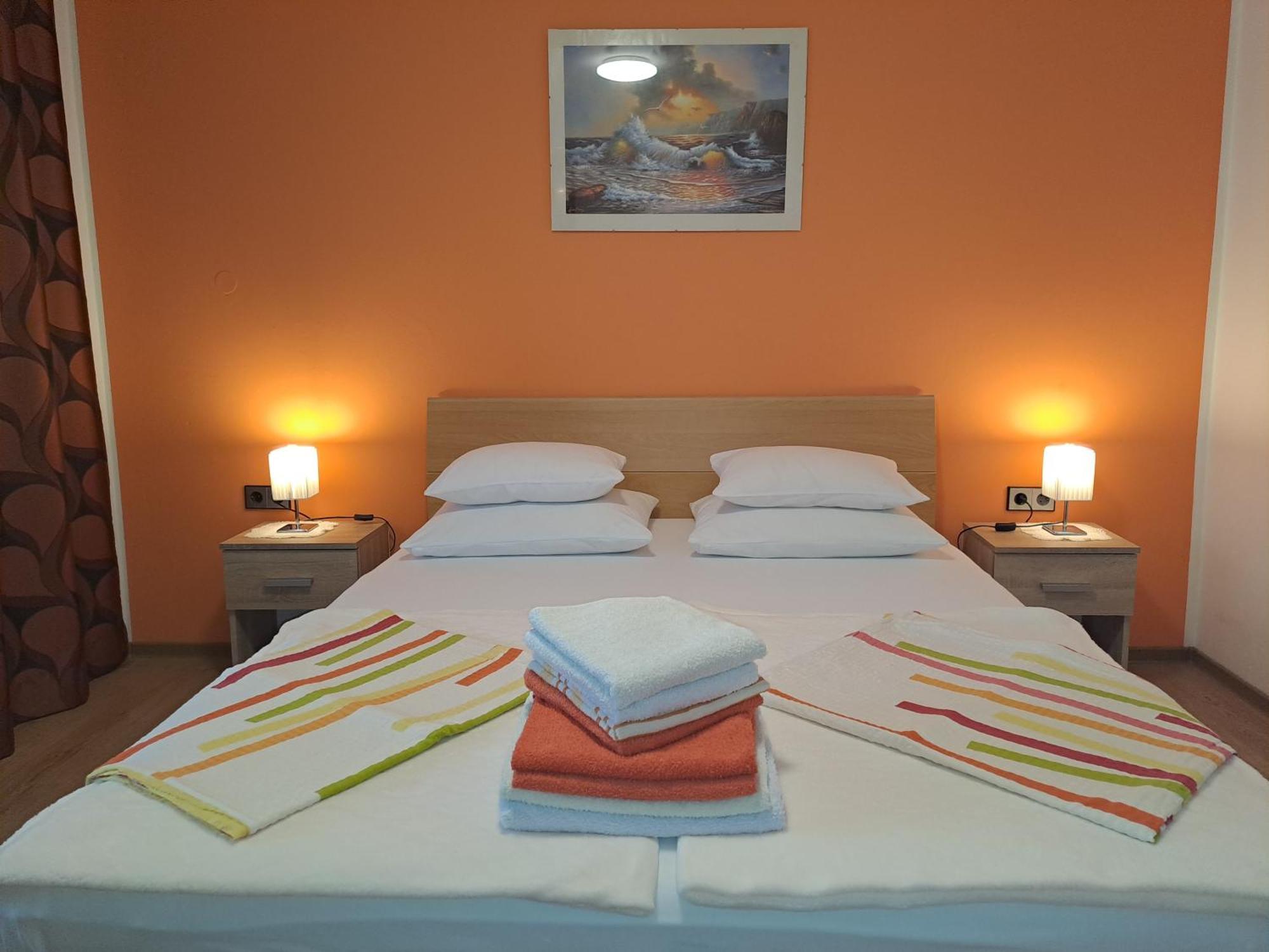 Studio Apartments Maslinik Krk Town Rum bild