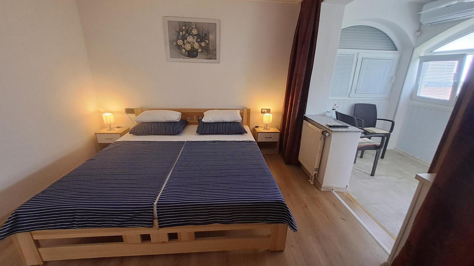 Studio Apartments Maslinik Krk Town Exteriör bild